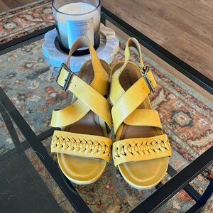 Comfortiva golden rod/mustard yellow fall sandal size 7